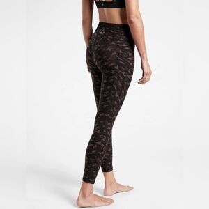 ATHLETA Salutation Stash Pocket 7/8 Tight- camo- Size medium